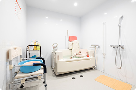 ナーシングホームしあわせプラスには車椅子対応のお風呂が有ります