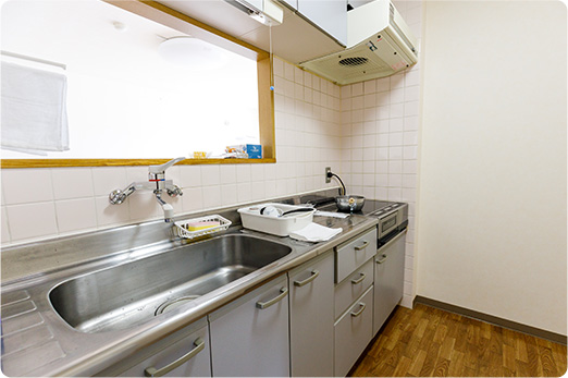 ナーシングホームしあわせプラスは独立キッチン&IHヒーター完備